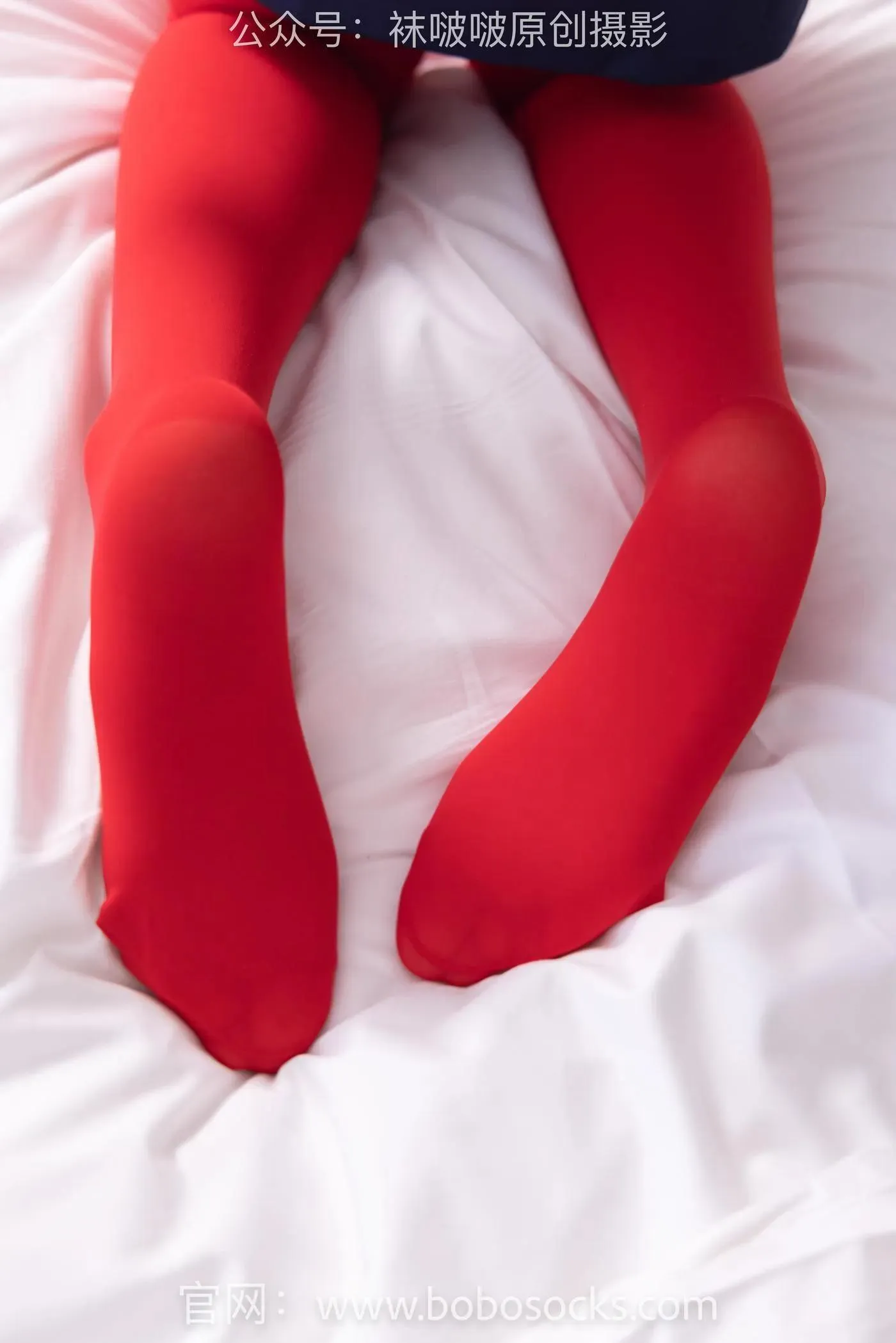 [BoBoSocks袜啵啵]NO.132 小甜豆-aj1板鞋、蓝色短靴、厚黑丝、厚红丝 [145P]插图2
